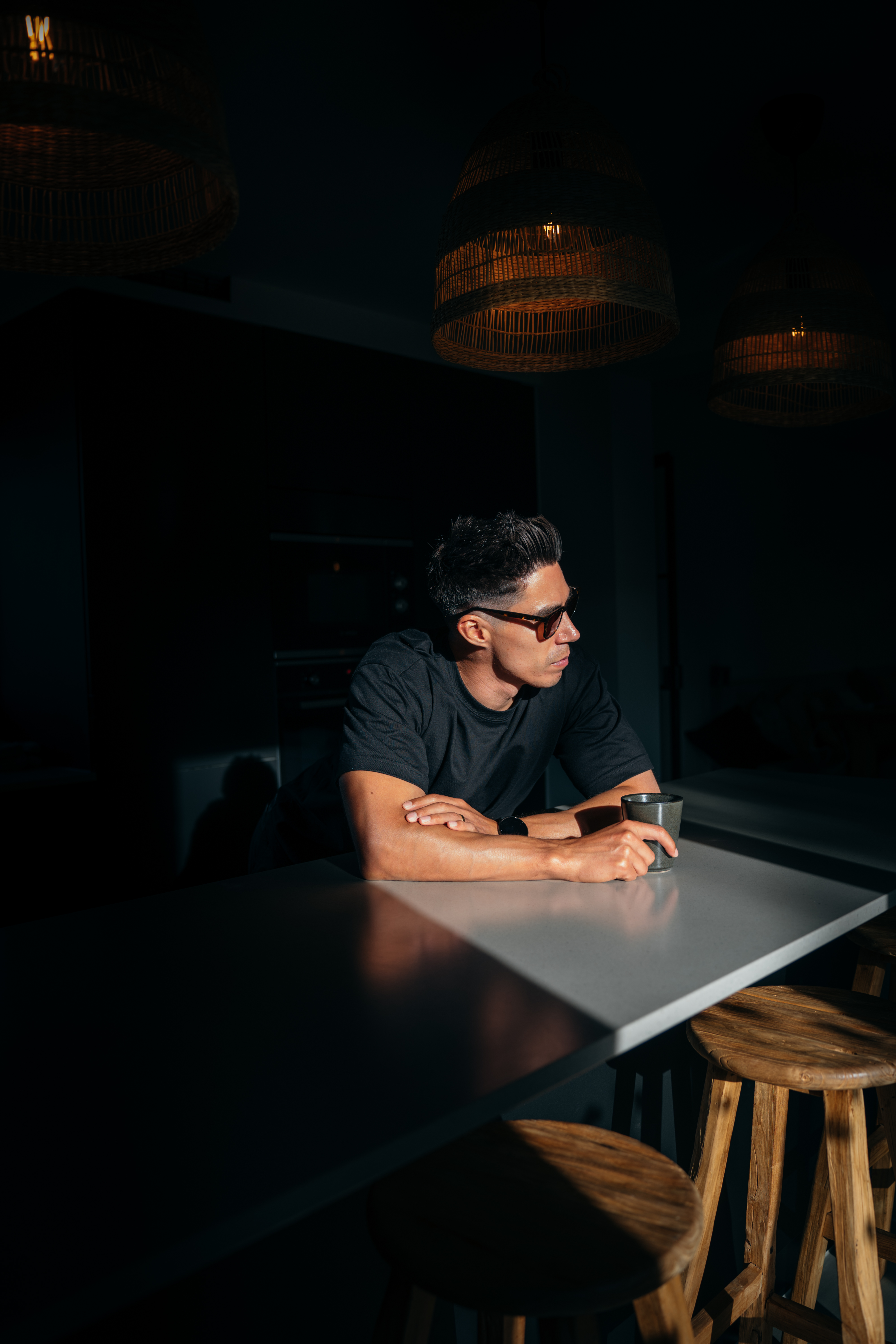 Persona trabajando en laptop